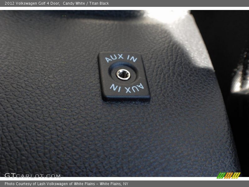Candy White / Titan Black 2012 Volkswagen Golf 4 Door