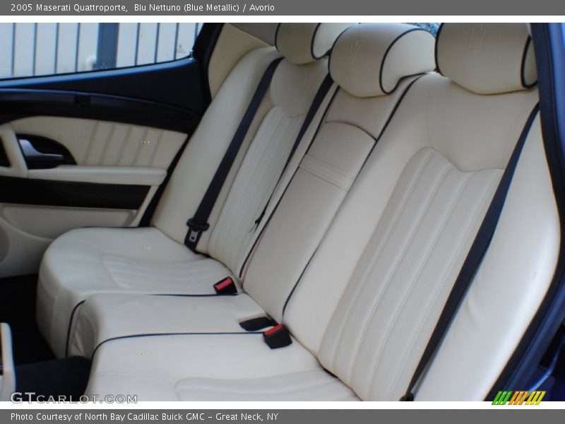 Blu Nettuno (Blue Metallic) / Avorio 2005 Maserati Quattroporte