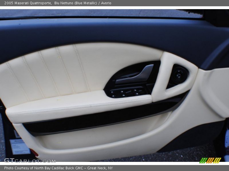 Blu Nettuno (Blue Metallic) / Avorio 2005 Maserati Quattroporte