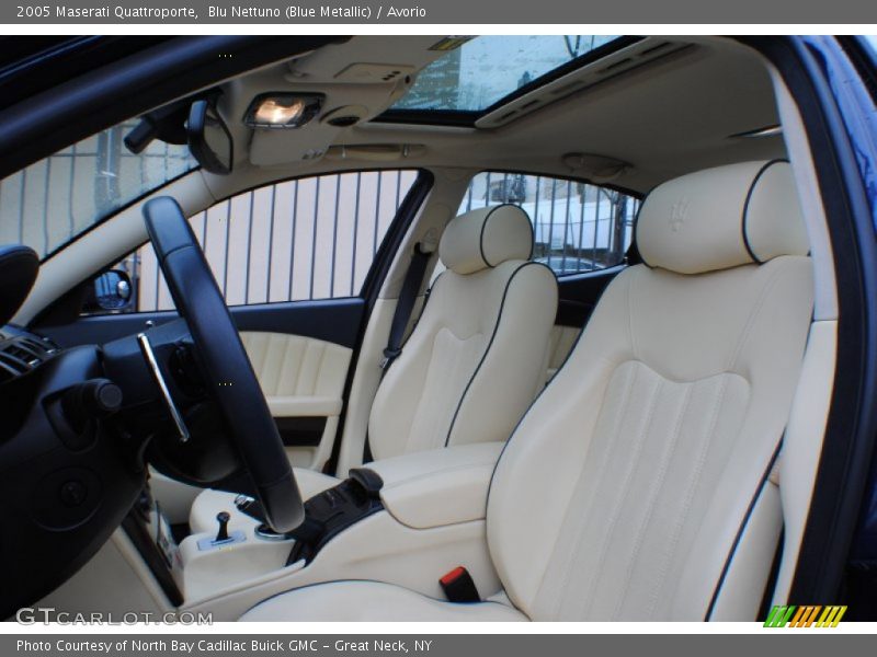 Blu Nettuno (Blue Metallic) / Avorio 2005 Maserati Quattroporte