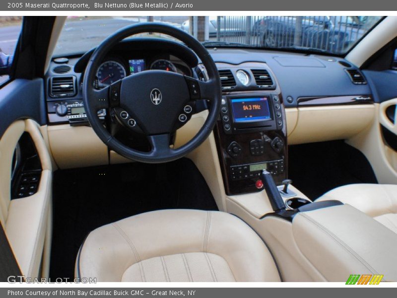 Blu Nettuno (Blue Metallic) / Avorio 2005 Maserati Quattroporte
