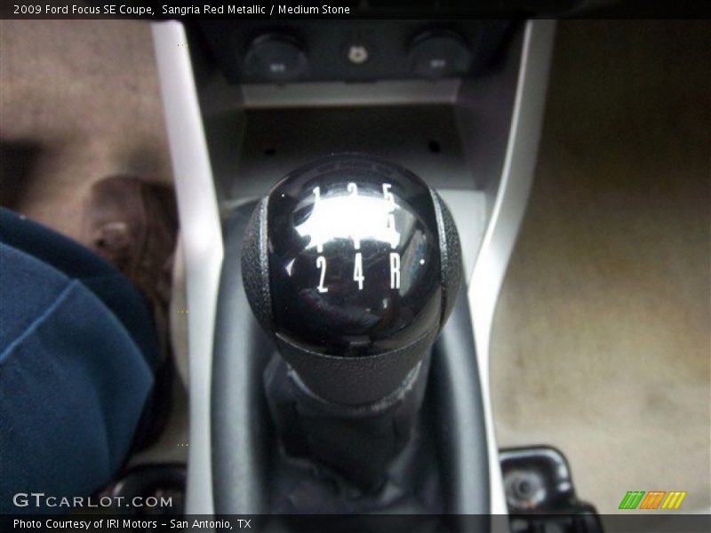 Sangria Red Metallic / Medium Stone 2009 Ford Focus SE Coupe