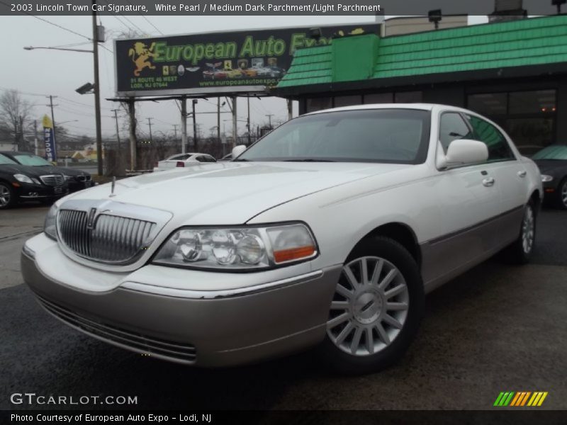 White Pearl / Medium Dark Parchment/Light Parchment 2003 Lincoln Town Car Signature