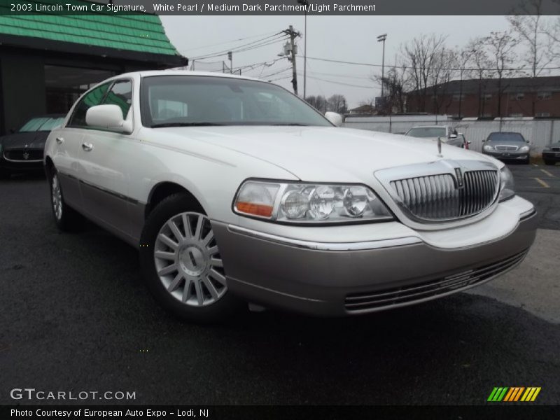 White Pearl / Medium Dark Parchment/Light Parchment 2003 Lincoln Town Car Signature