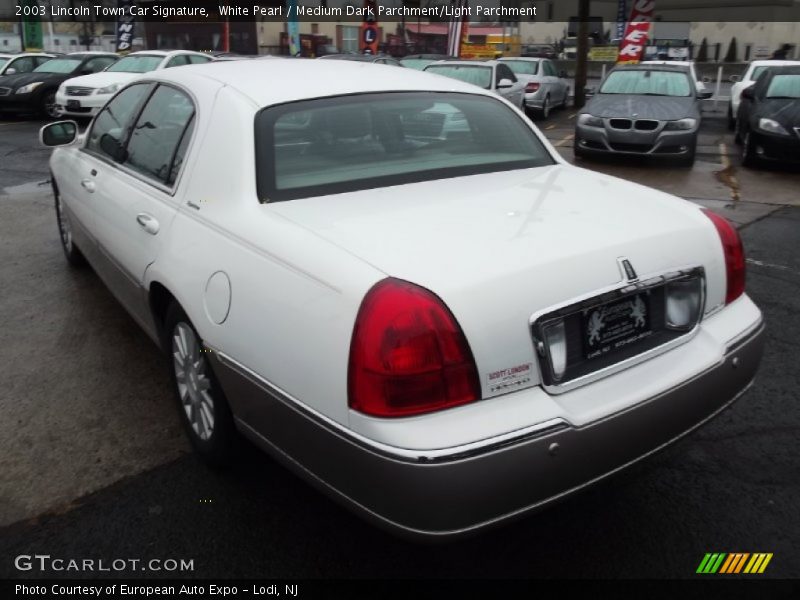 White Pearl / Medium Dark Parchment/Light Parchment 2003 Lincoln Town Car Signature