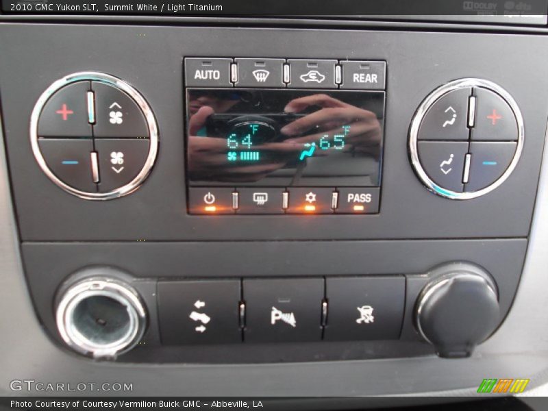 Summit White / Light Titanium 2010 GMC Yukon SLT