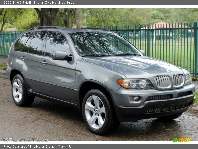 Front 3/4 View of 2006 X5 4.4i