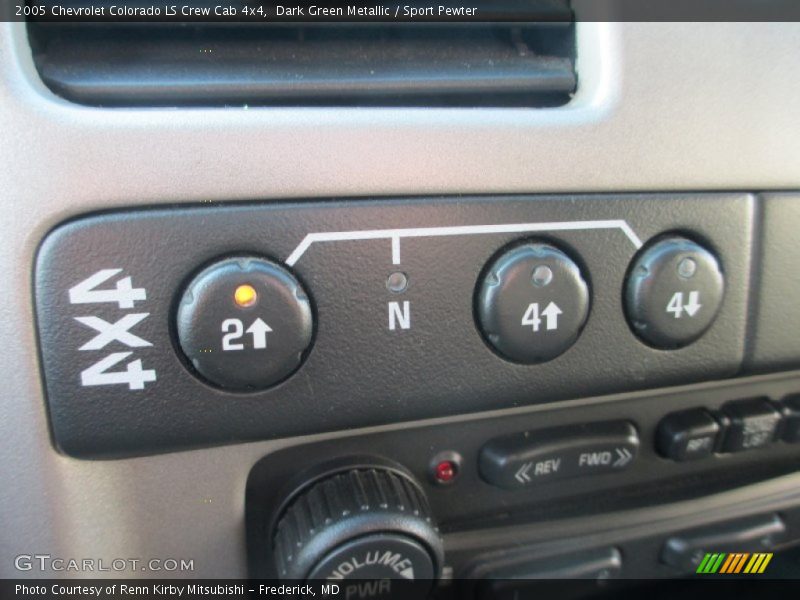 Dark Green Metallic / Sport Pewter 2005 Chevrolet Colorado LS Crew Cab 4x4