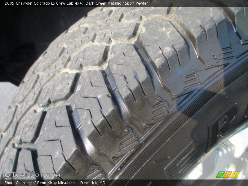 Dark Green Metallic / Sport Pewter 2005 Chevrolet Colorado LS Crew Cab 4x4