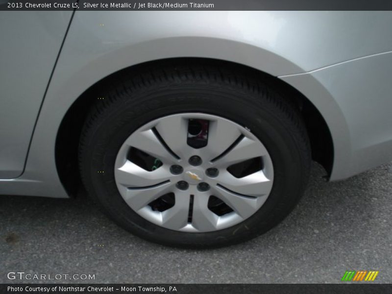 Silver Ice Metallic / Jet Black/Medium Titanium 2013 Chevrolet Cruze LS