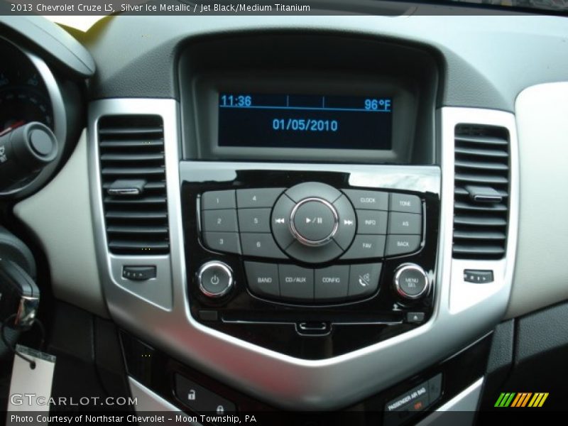 Silver Ice Metallic / Jet Black/Medium Titanium 2013 Chevrolet Cruze LS