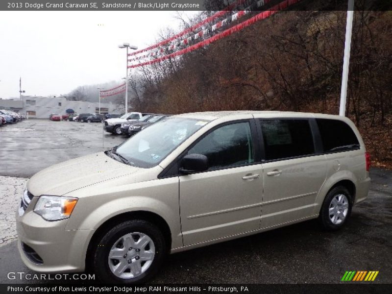 Sandstone / Black/Light Graystone 2013 Dodge Grand Caravan SE