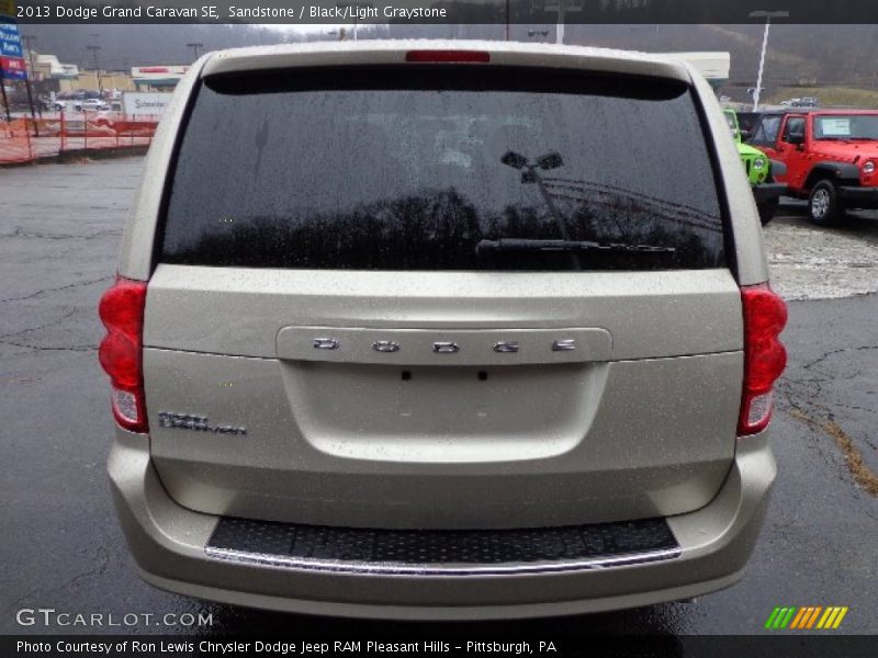 Sandstone / Black/Light Graystone 2013 Dodge Grand Caravan SE