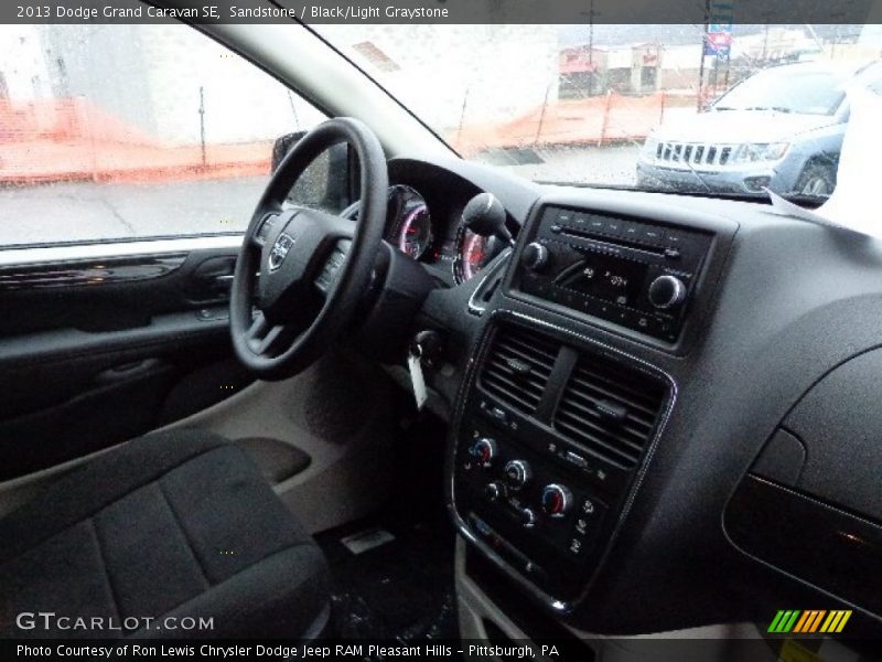 Sandstone / Black/Light Graystone 2013 Dodge Grand Caravan SE