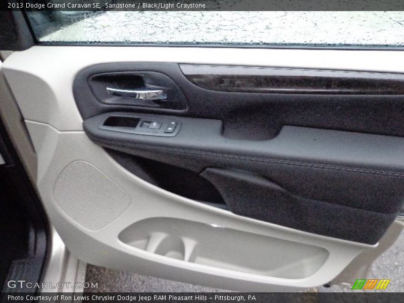 Sandstone / Black/Light Graystone 2013 Dodge Grand Caravan SE