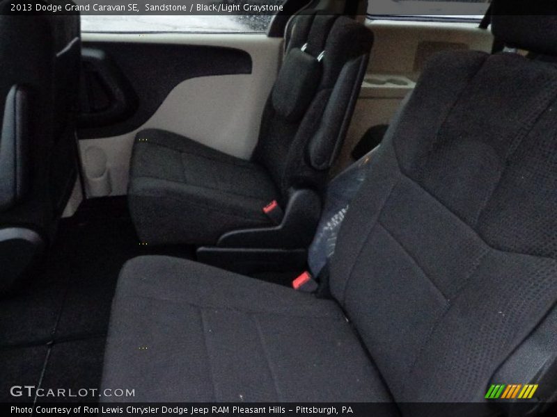 Sandstone / Black/Light Graystone 2013 Dodge Grand Caravan SE