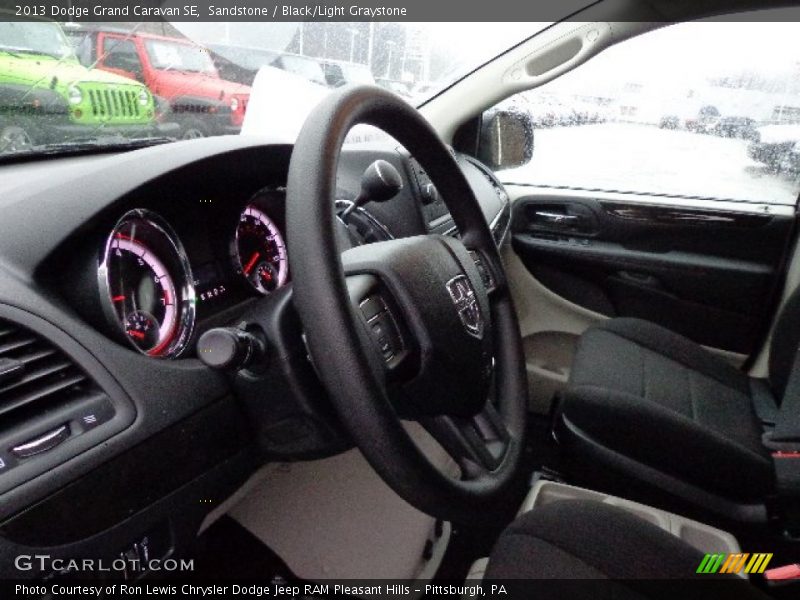 Sandstone / Black/Light Graystone 2013 Dodge Grand Caravan SE