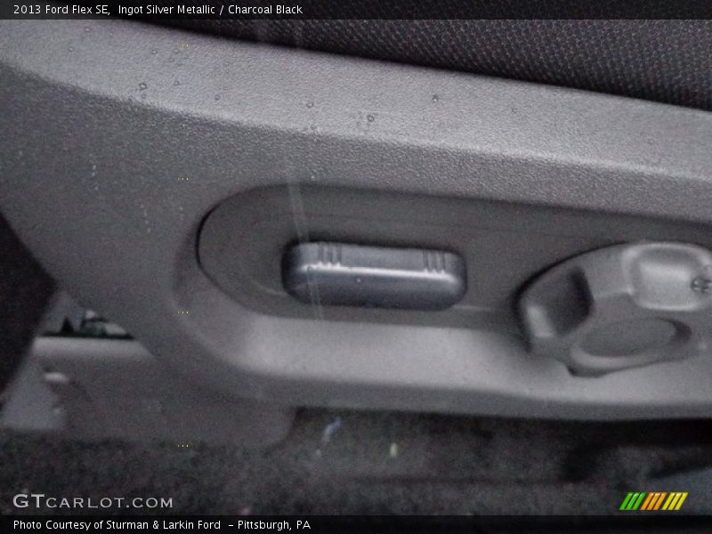 Ingot Silver Metallic / Charcoal Black 2013 Ford Flex SE