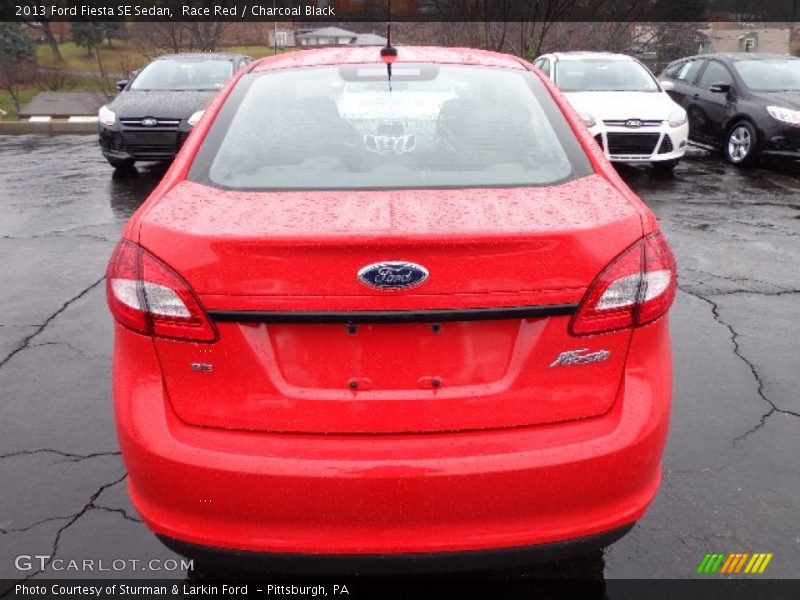 Race Red / Charcoal Black 2013 Ford Fiesta SE Sedan