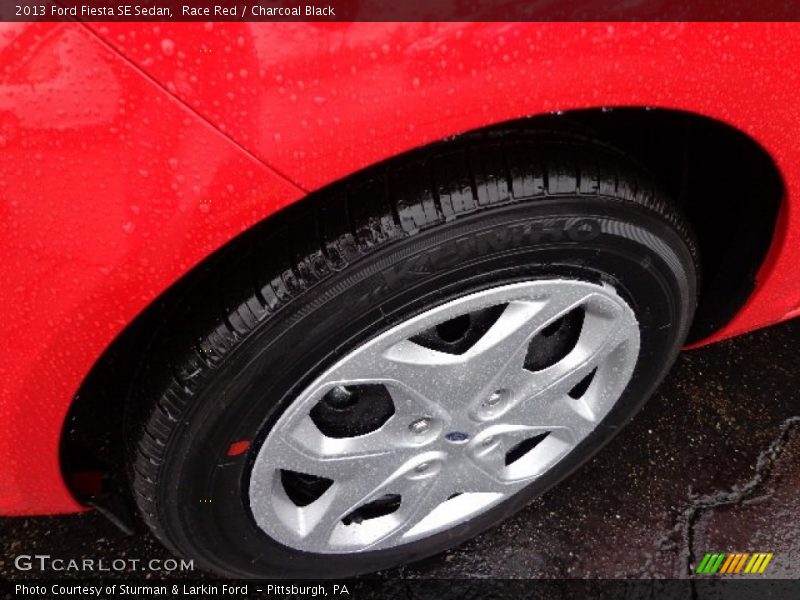 Race Red / Charcoal Black 2013 Ford Fiesta SE Sedan