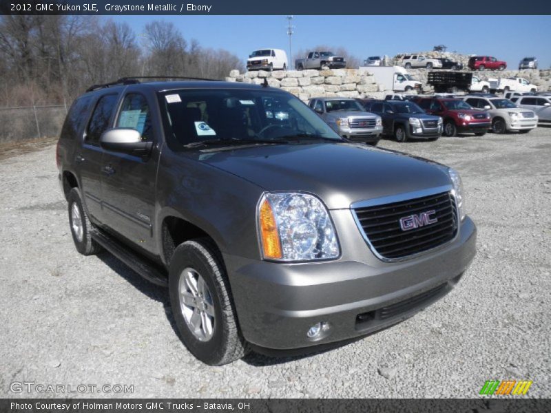 Front 3/4 View of 2012 Yukon SLE