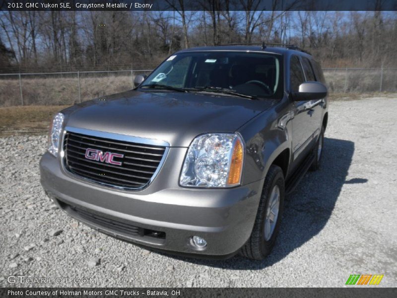 Front 3/4 View of 2012 Yukon SLE