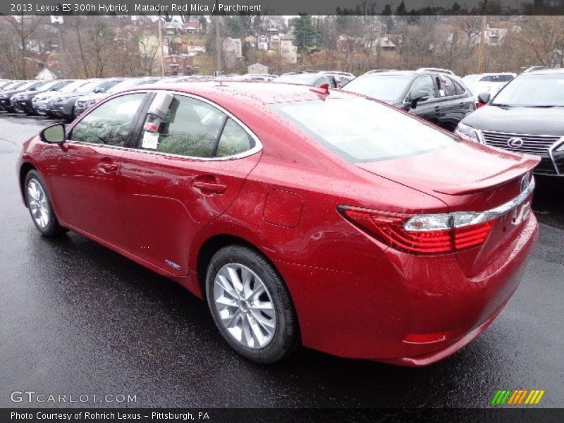 Matador Red Mica / Parchment 2013 Lexus ES 300h Hybrid