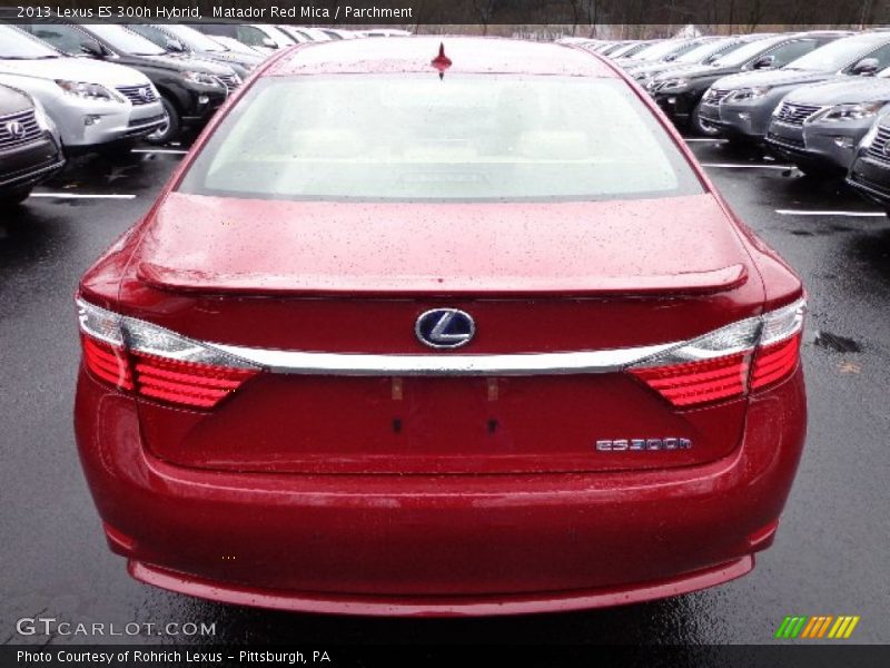 Matador Red Mica / Parchment 2013 Lexus ES 300h Hybrid