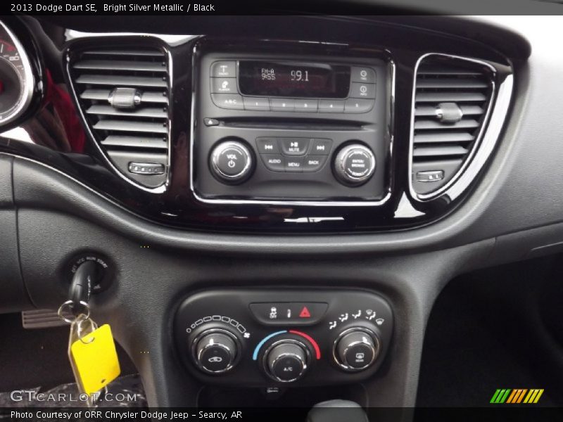 Bright Silver Metallic / Black 2013 Dodge Dart SE