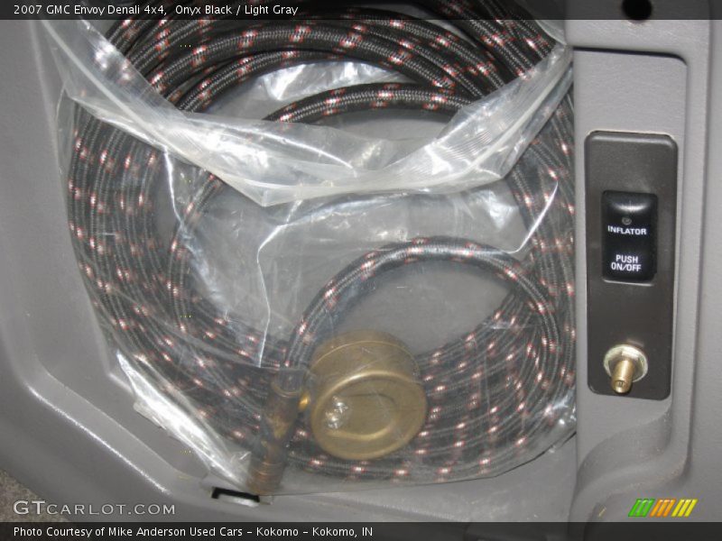 Onyx Black / Light Gray 2007 GMC Envoy Denali 4x4