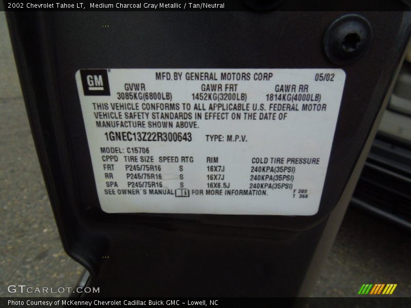 Medium Charcoal Gray Metallic / Tan/Neutral 2002 Chevrolet Tahoe LT