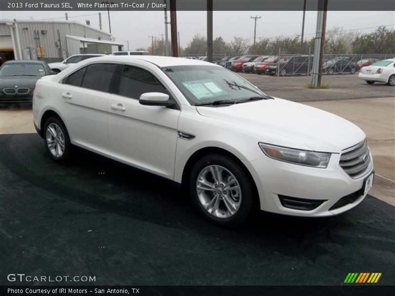 White Platinum Tri-Coat / Dune 2013 Ford Taurus SEL