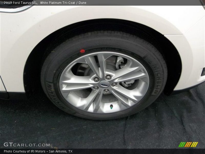White Platinum Tri-Coat / Dune 2013 Ford Taurus SEL