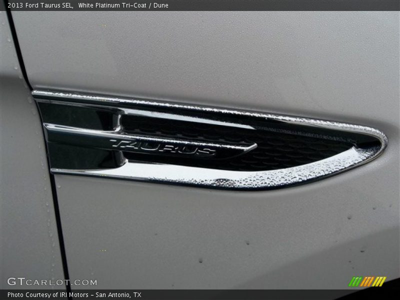 White Platinum Tri-Coat / Dune 2013 Ford Taurus SEL