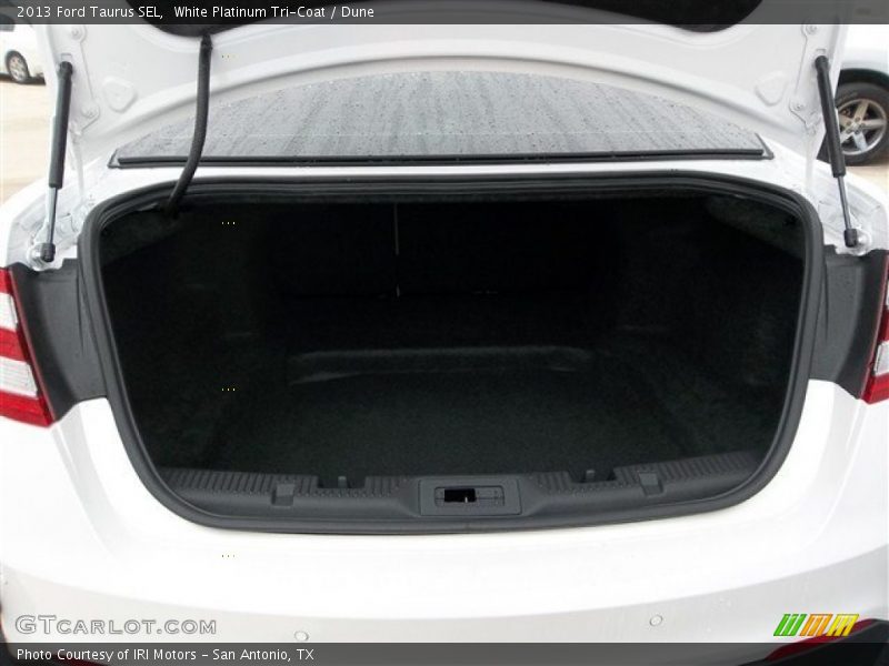 White Platinum Tri-Coat / Dune 2013 Ford Taurus SEL