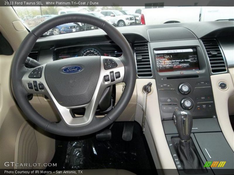 White Platinum Tri-Coat / Dune 2013 Ford Taurus SEL