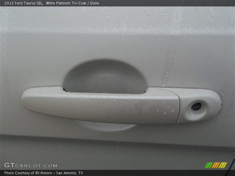 White Platinum Tri-Coat / Dune 2013 Ford Taurus SEL
