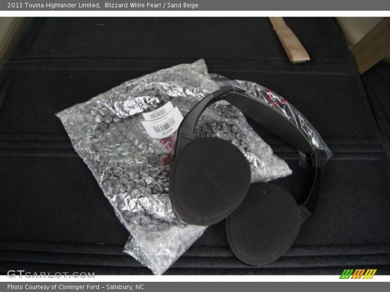 Blizzard White Pearl / Sand Beige 2013 Toyota Highlander Limited