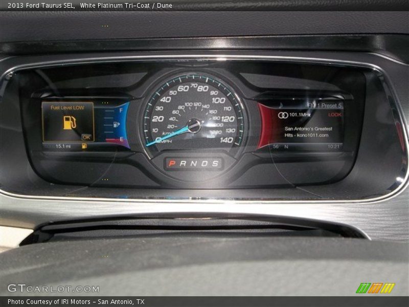 White Platinum Tri-Coat / Dune 2013 Ford Taurus SEL