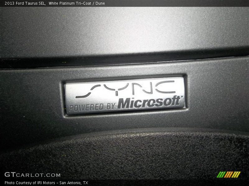 White Platinum Tri-Coat / Dune 2013 Ford Taurus SEL