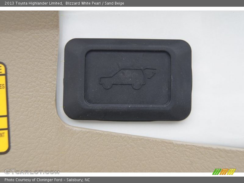 Blizzard White Pearl / Sand Beige 2013 Toyota Highlander Limited
