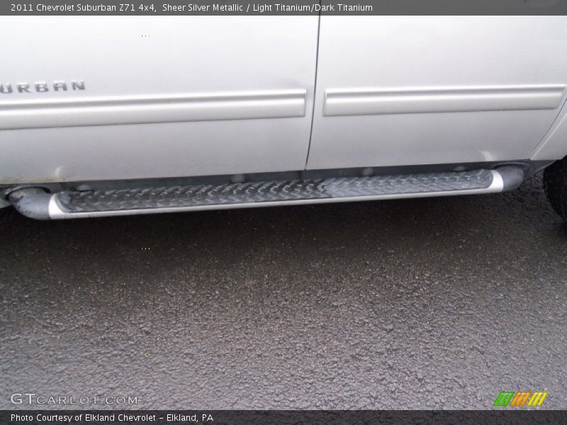 Sheer Silver Metallic / Light Titanium/Dark Titanium 2011 Chevrolet Suburban Z71 4x4