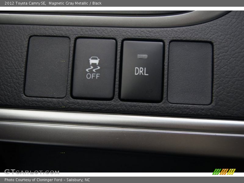 Magnetic Gray Metallic / Black 2012 Toyota Camry SE