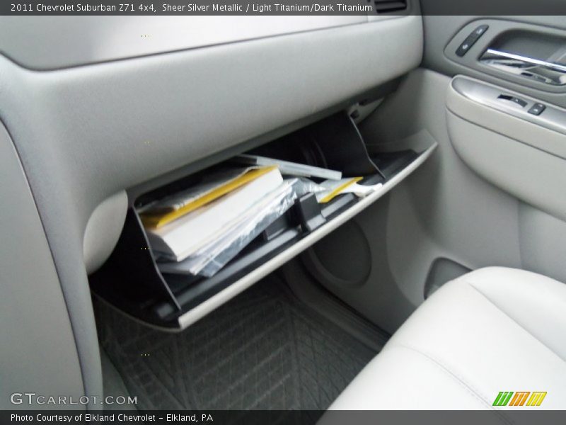 Sheer Silver Metallic / Light Titanium/Dark Titanium 2011 Chevrolet Suburban Z71 4x4