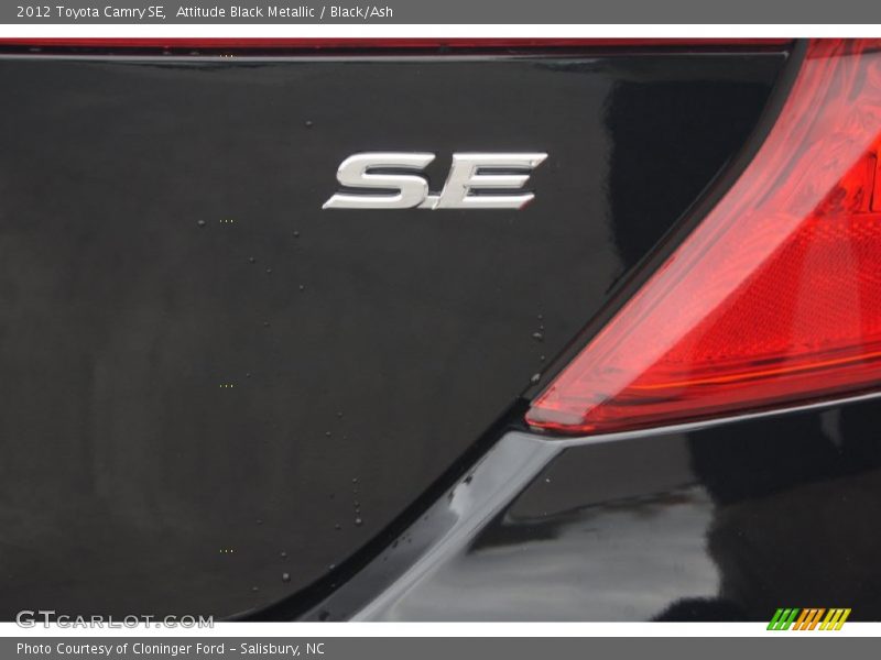 Attitude Black Metallic / Black/Ash 2012 Toyota Camry SE