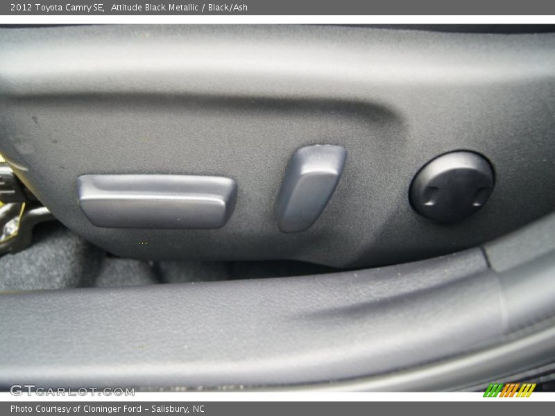 Attitude Black Metallic / Black/Ash 2012 Toyota Camry SE