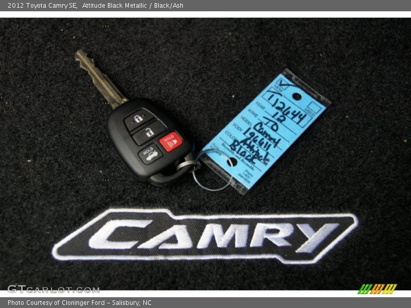 Attitude Black Metallic / Black/Ash 2012 Toyota Camry SE