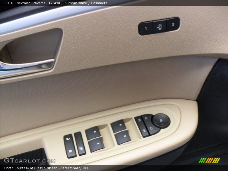 Controls of 2010 Traverse LTZ AWD