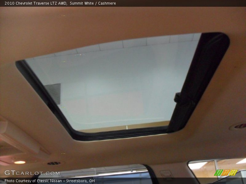 Sunroof of 2010 Traverse LTZ AWD