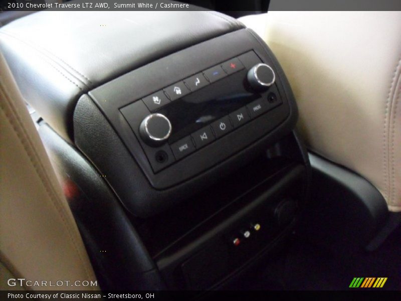 Controls of 2010 Traverse LTZ AWD